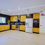 Luxe Waterfront Mansion W Private Nightclub, Cinema, Game Room, Gym & Pool