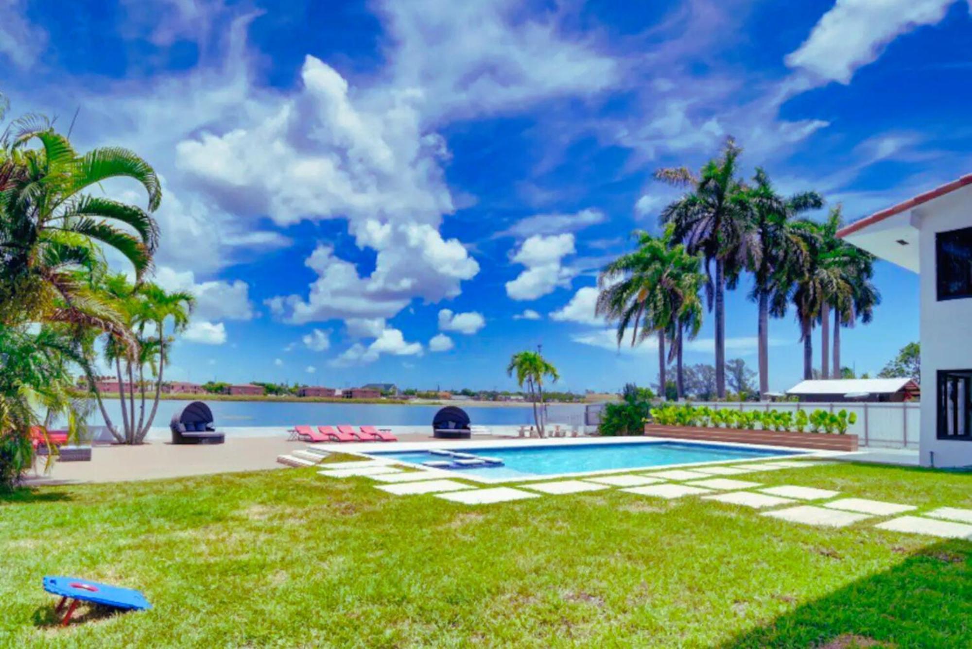 Pousada Luxe Waterfront Mansion W Private Nightclub, Cinema, Game Room, Gym & Pool Miami
