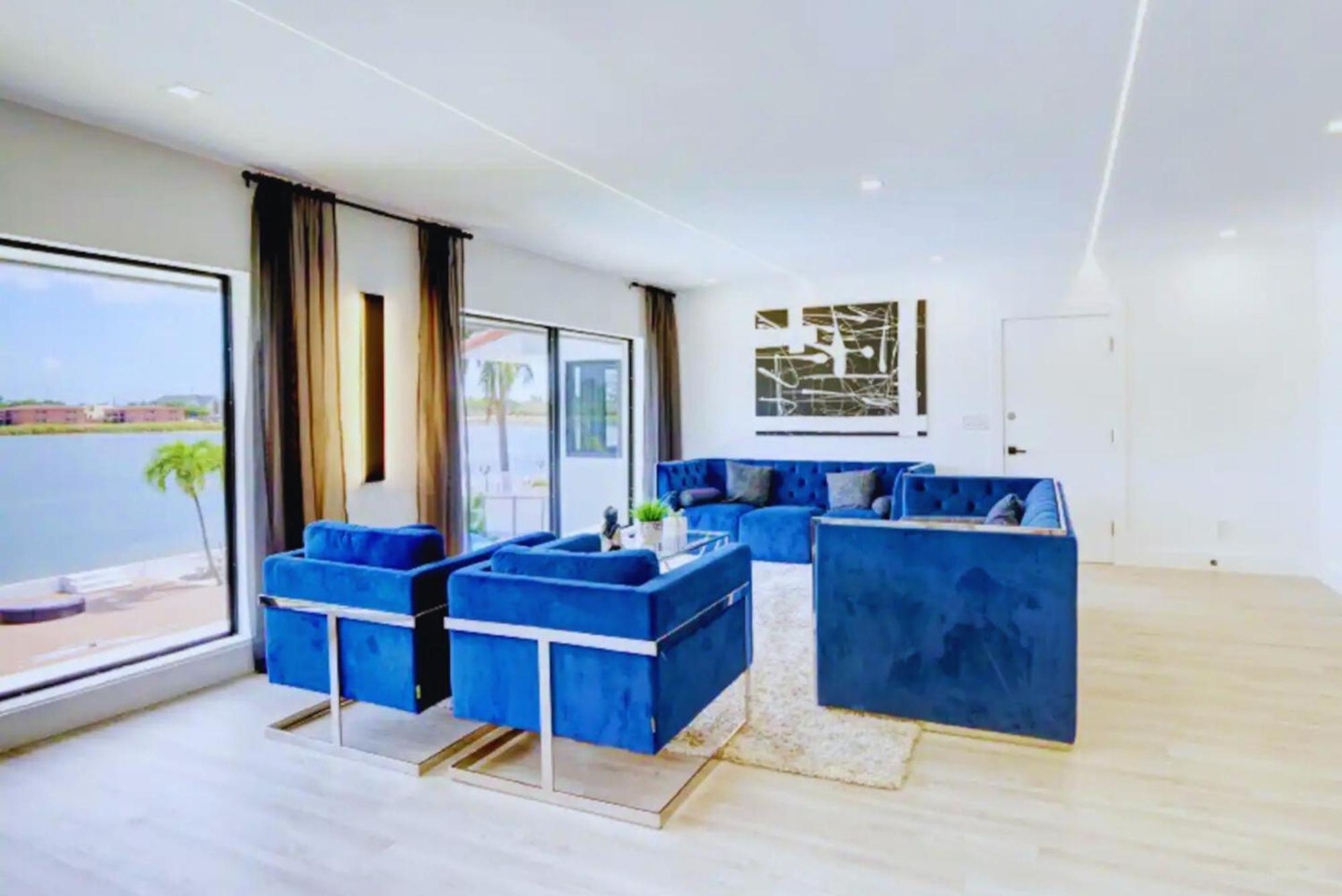 Luxe Waterfront Mansion W Private Nightclub, Cinema, Game Room, Gym & Pool Pousada *