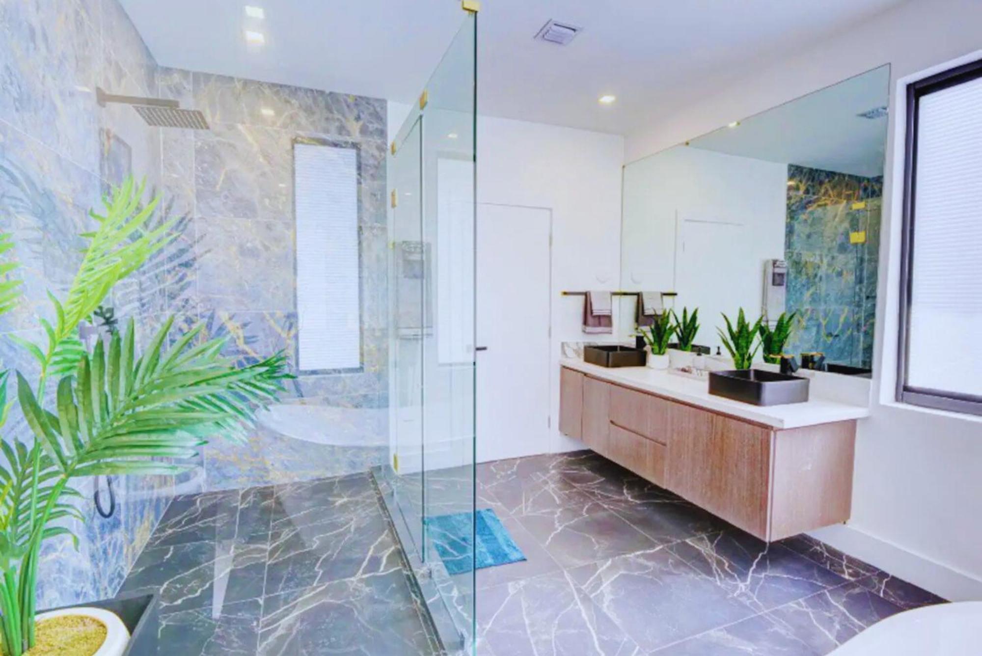 Luxe Waterfront Mansion W Private Nightclub, Cinema, Game Room, Gym & Pool Pousada *