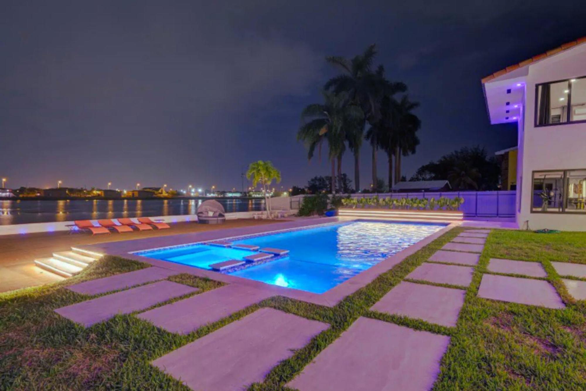 Pousada Luxe Waterfront Mansion W Private Nightclub, Cinema, Game Room, Gym & Pool