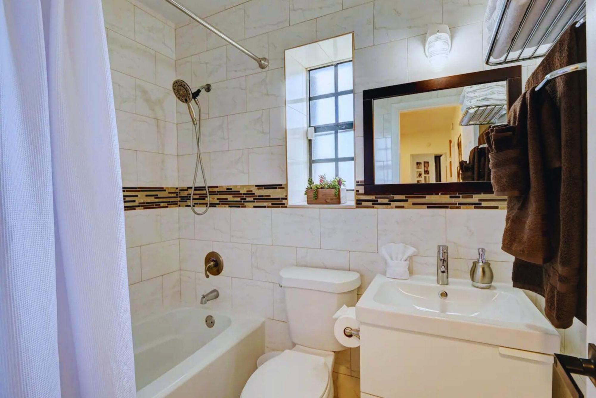 Luxe Waterfront Mansion W Private Nightclub, Cinema, Game Room, Gym & Pool Pousada Miami