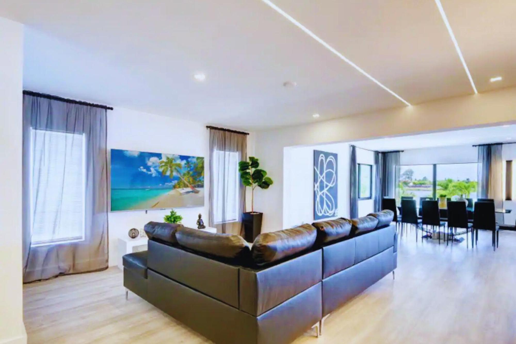 Villa Luxe Waterfront Mansion W Private Nightclub, Cinema, Game Room, Gym & Pool Miami