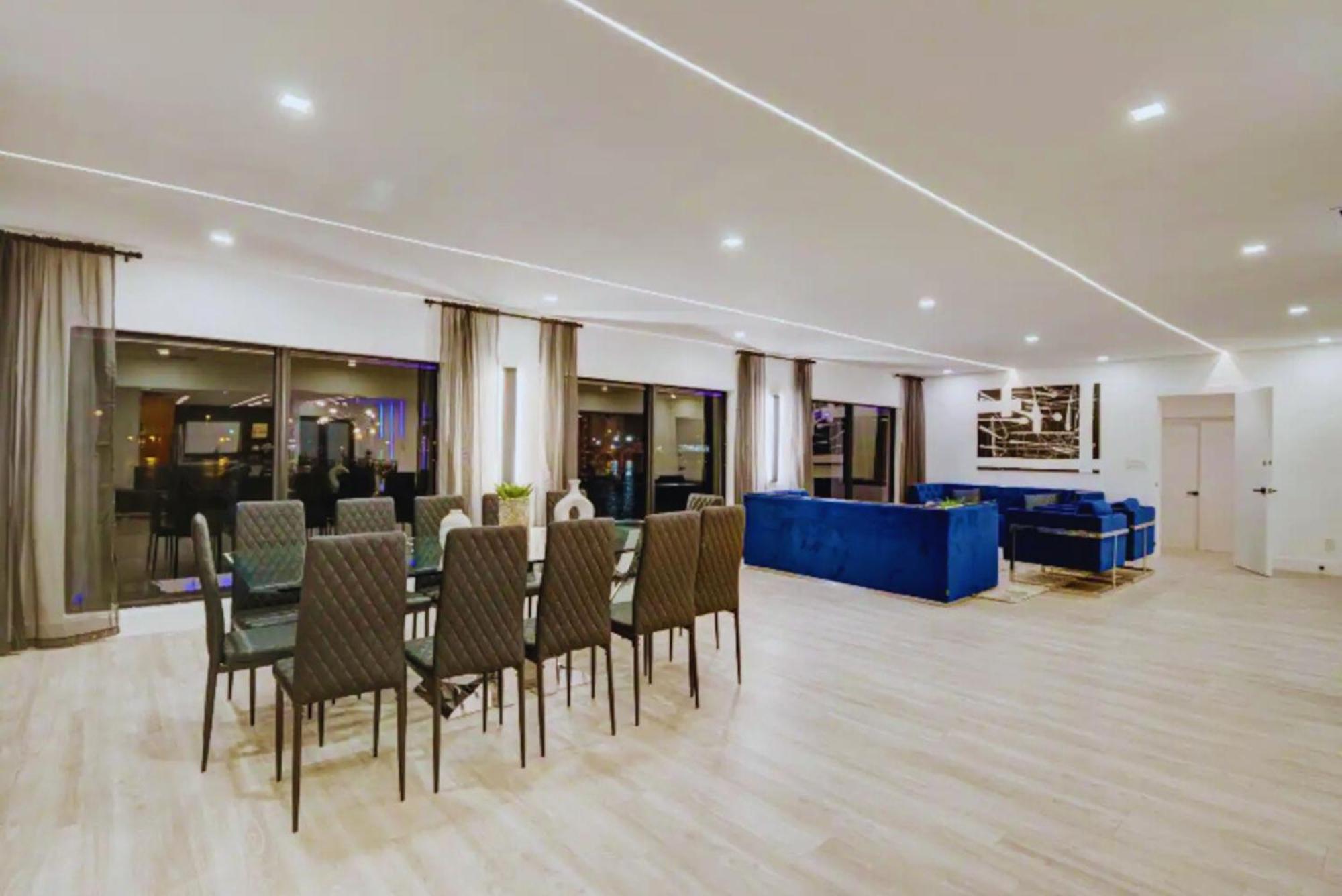 Luxe Waterfront Mansion W Private Nightclub, Cinema, Game Room, Gym & Pool *