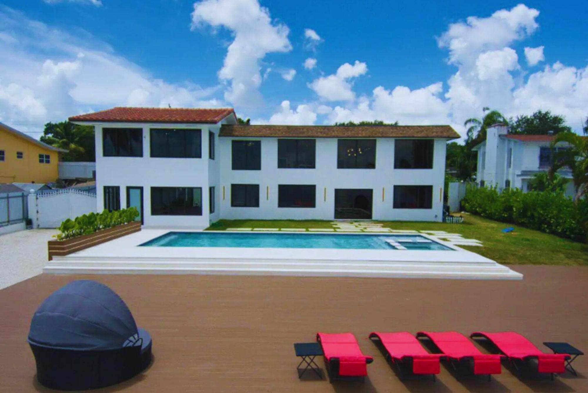 Pousada Luxe Waterfront Mansion W Private Nightclub, Cinema, Game Room, Gym & Pool Miami