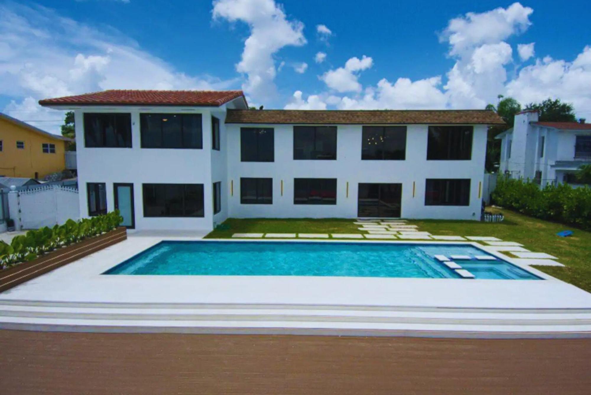 Luxe Waterfront Mansion W Private Nightclub, Cinema, Game Room, Gym & Pool Pousada *