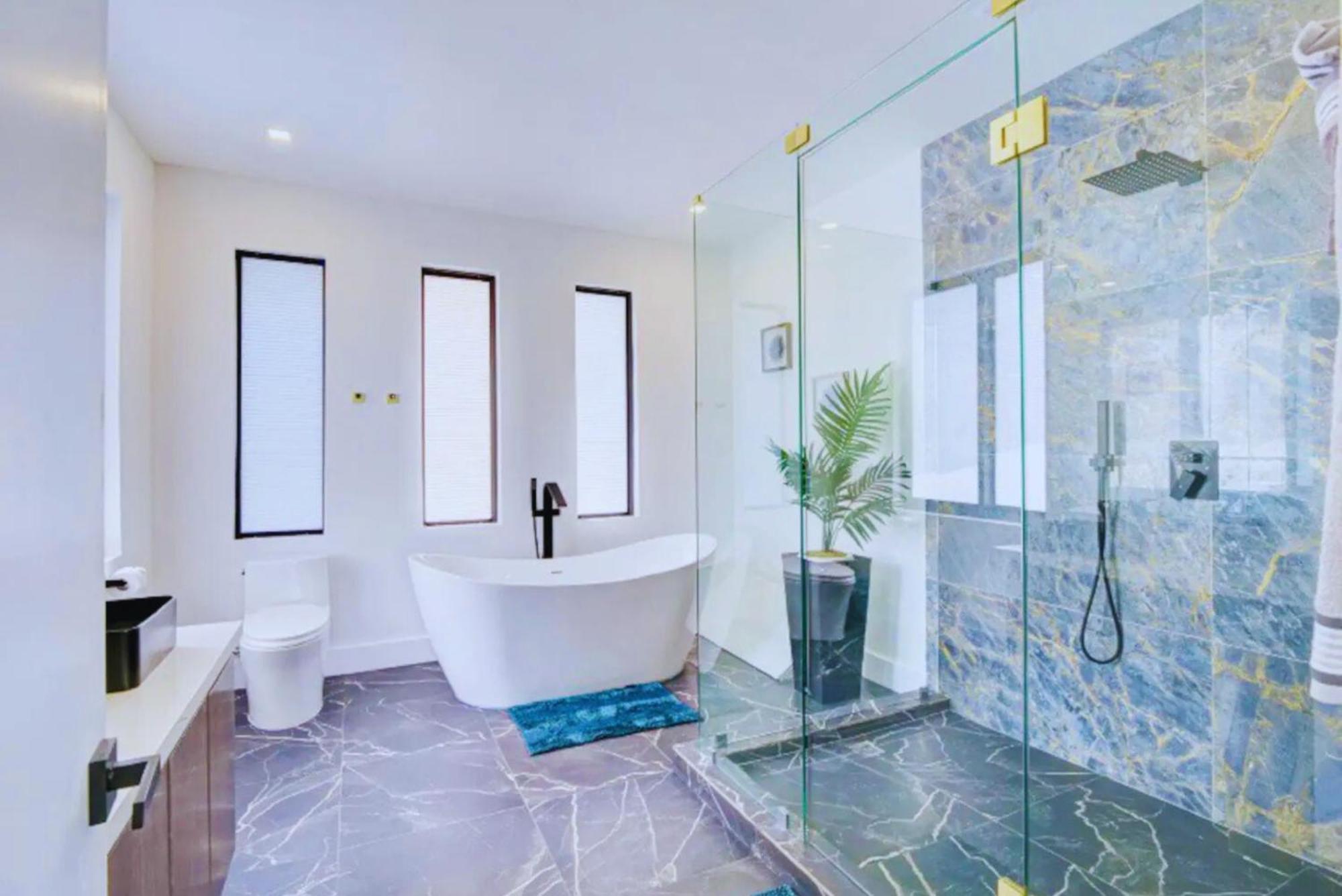 Luxe Waterfront Mansion W Private Nightclub, Cinema, Game Room, Gym & Pool Pousada