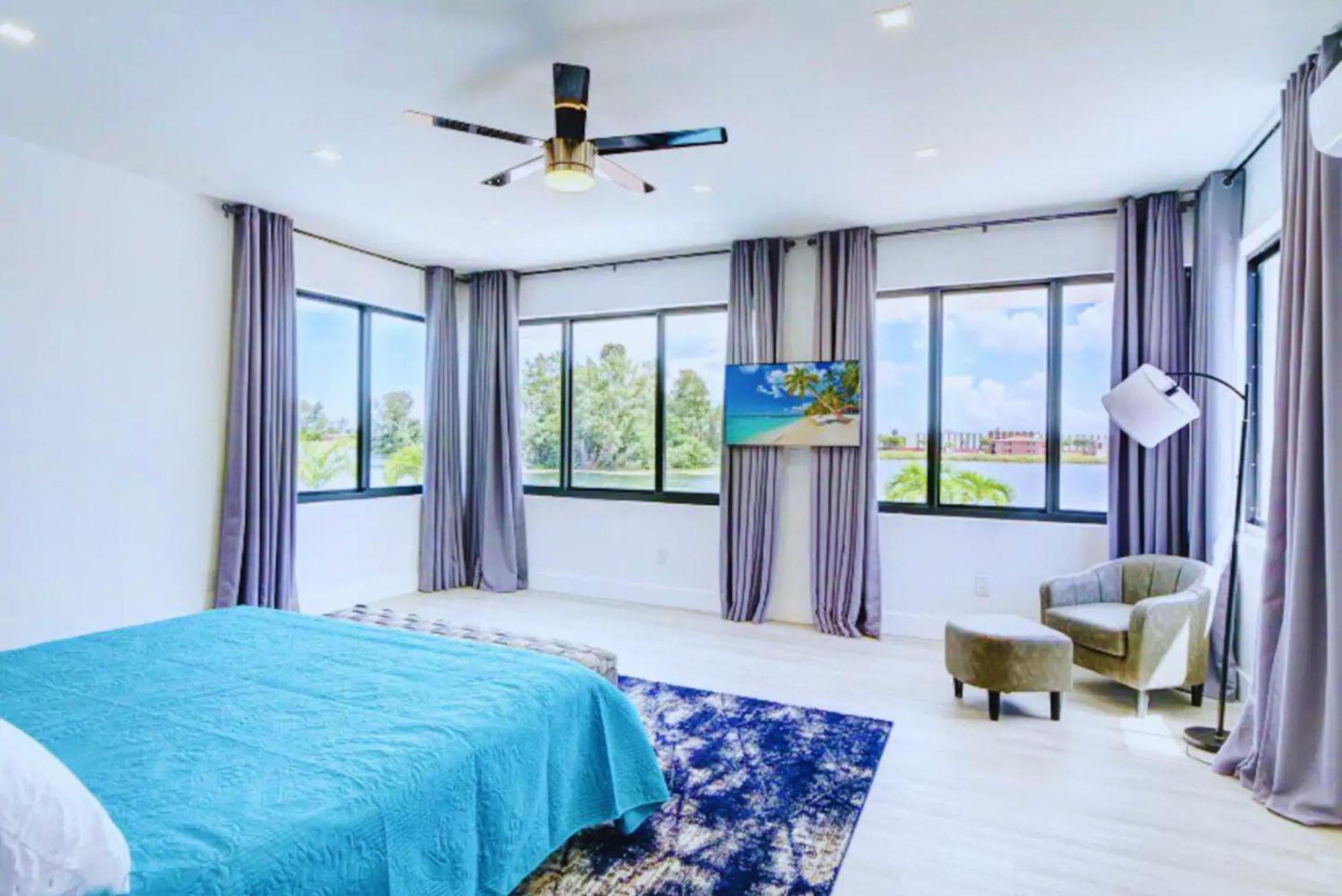 Pousada Luxe Waterfront Mansion W Private Nightclub, Cinema, Game Room, Gym & Pool Miami