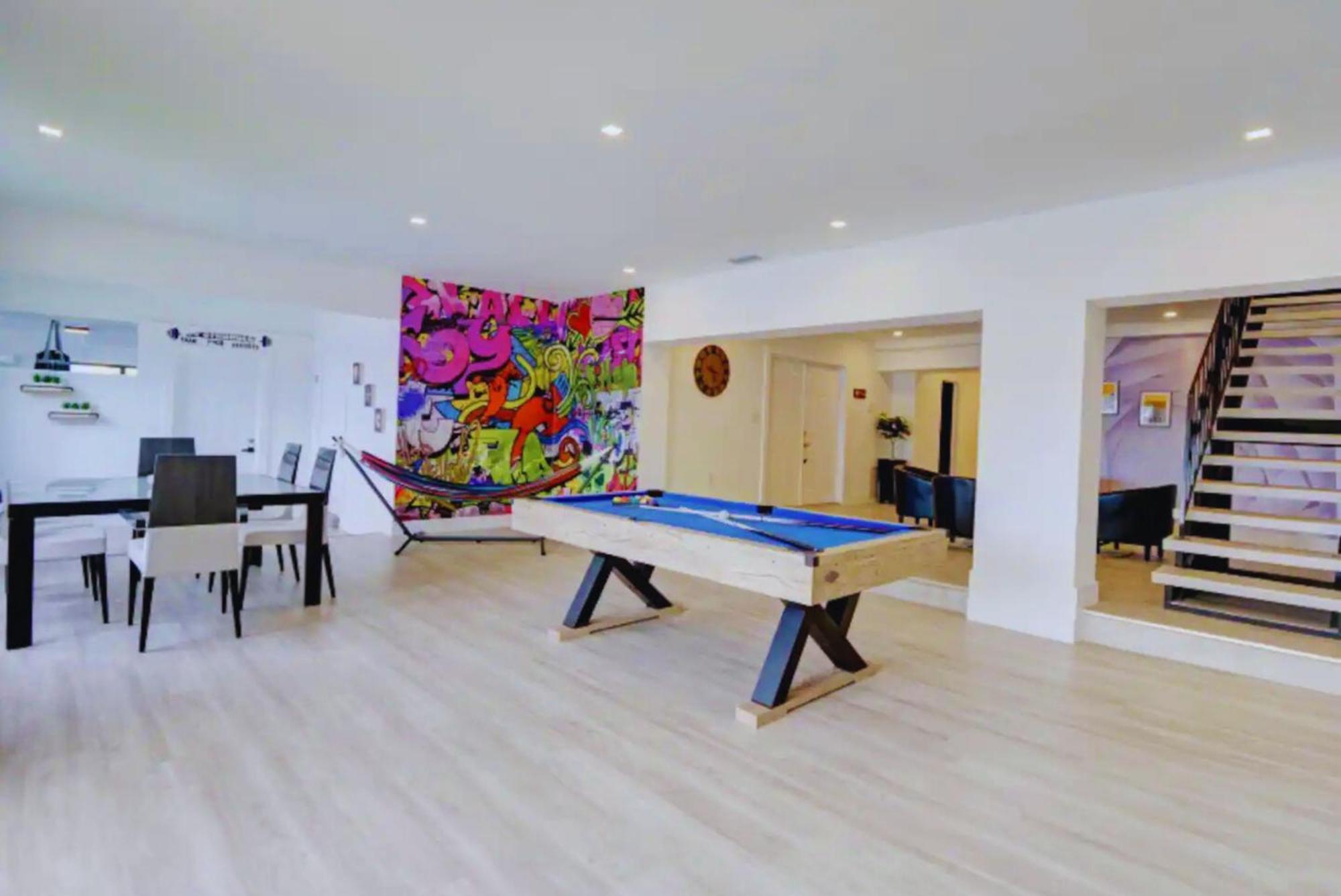Luxe Waterfront Mansion W Private Nightclub, Cinema, Game Room, Gym & Pool * Miami