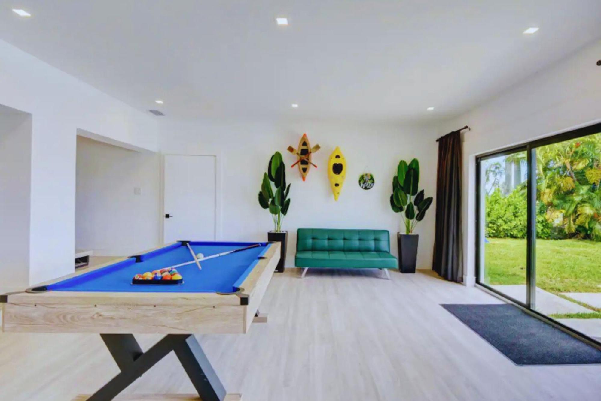 Luxe Waterfront Mansion W Private Nightclub, Cinema, Game Room, Gym & Pool Pousada