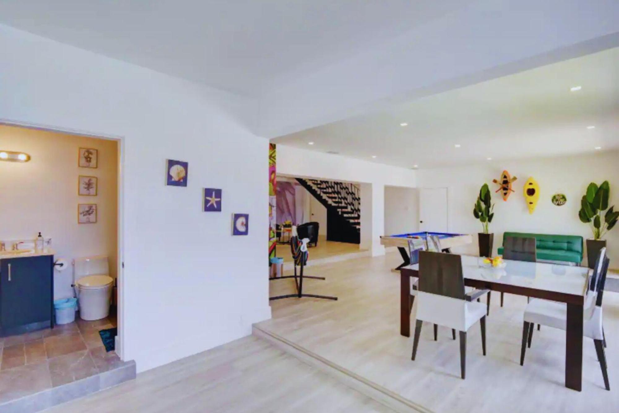 Luxe Waterfront Mansion W Private Nightclub, Cinema, Game Room, Gym & Pool Villa *